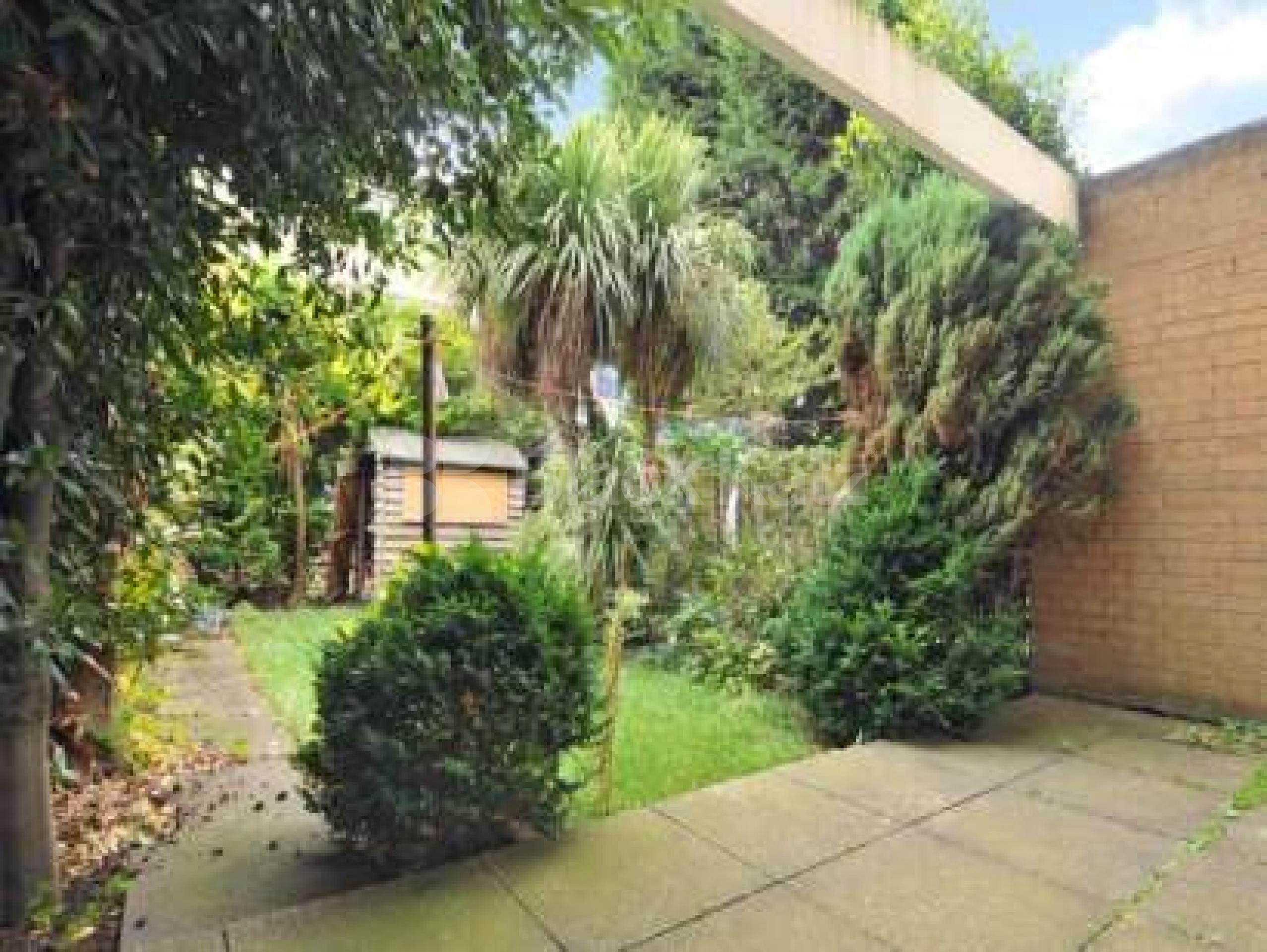 			GARDEN AND OFF STREET PARKING, 3 Bedroom, 1 bath, 1 reception Ground Floor Maisonette			 Aintree Street, Fulham SW6